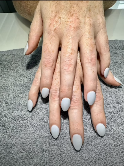 How to Choose Between Acrylic, Gel, and Dip Nails